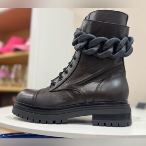 NWB!!!!! Beautiisoles combat boot with chain. So cute!!! 🥰